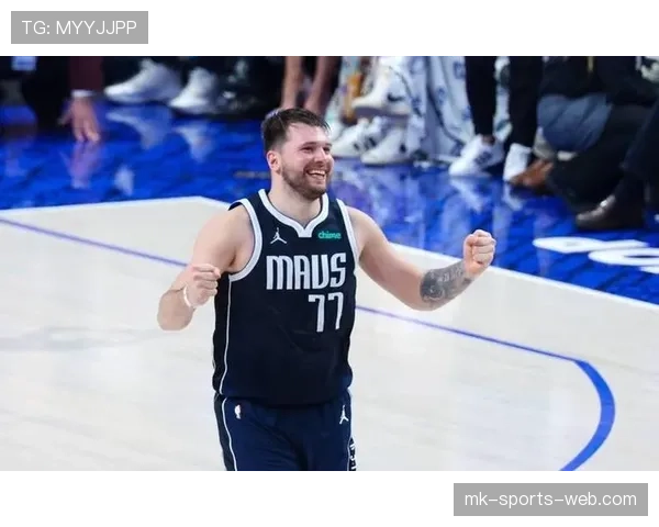 东契奇凭借挡拆突破拉开差距，助阵独行侠提升关键时刻效率