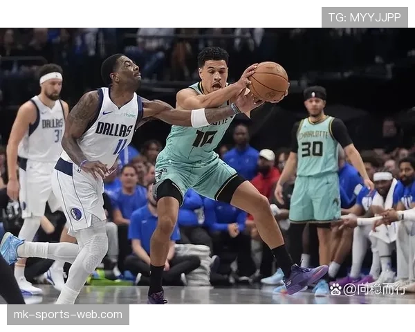 多米尼克·威尔金斯关键时刻突破效率显著高于队友，带动球队得分爆发